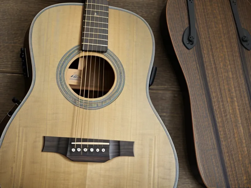 Adulto comparando paso a paso un curso de guitarra online antes de inscribirse