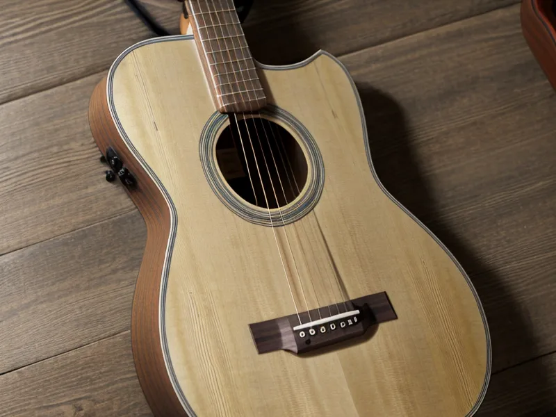 Primer plano de manos tocando el acorde de Do mayor en guitarra acústica